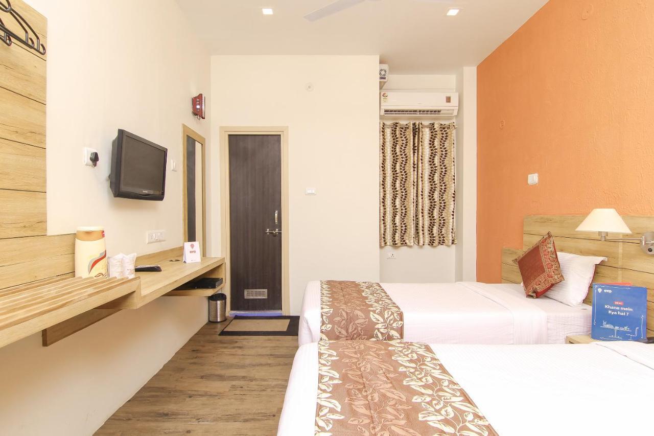 Hotel R B International Varanasi Exterior foto